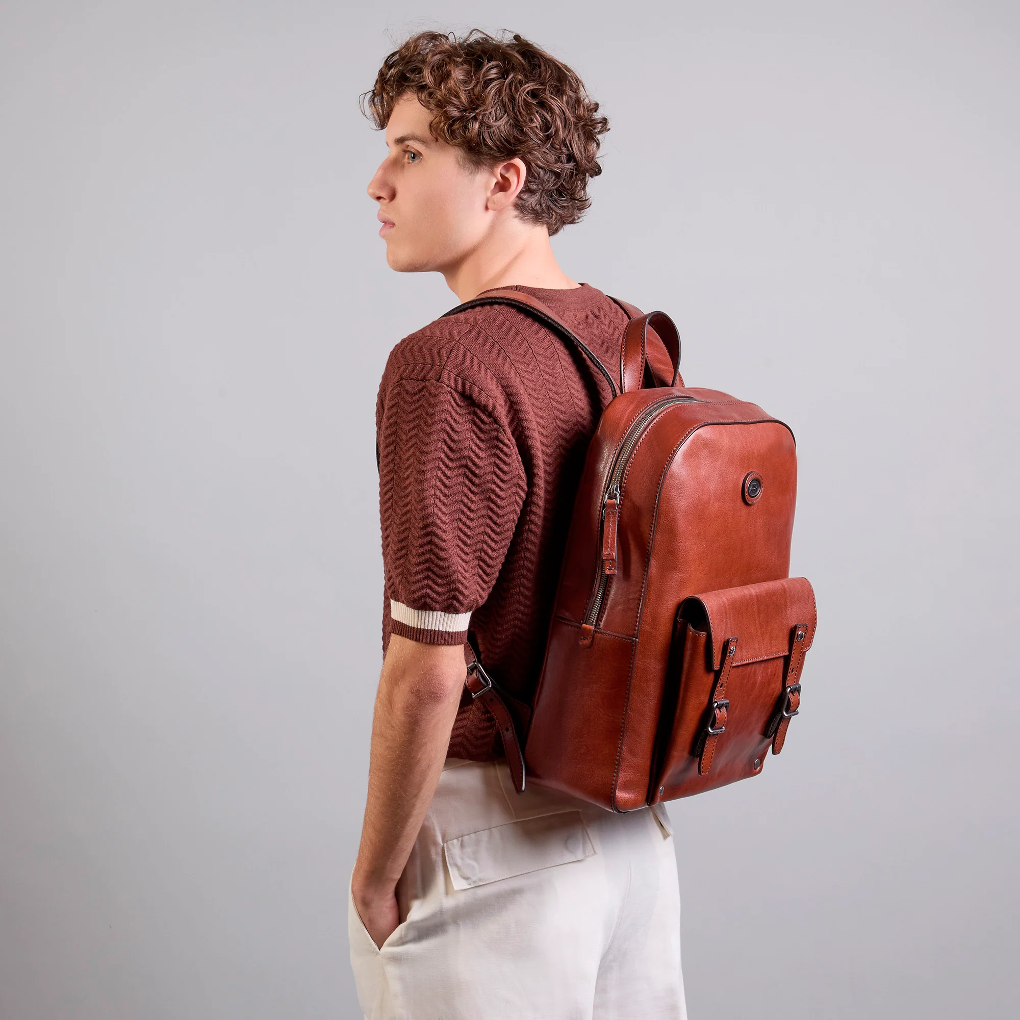Men’s leather laptop backpack with one zip - Image 7