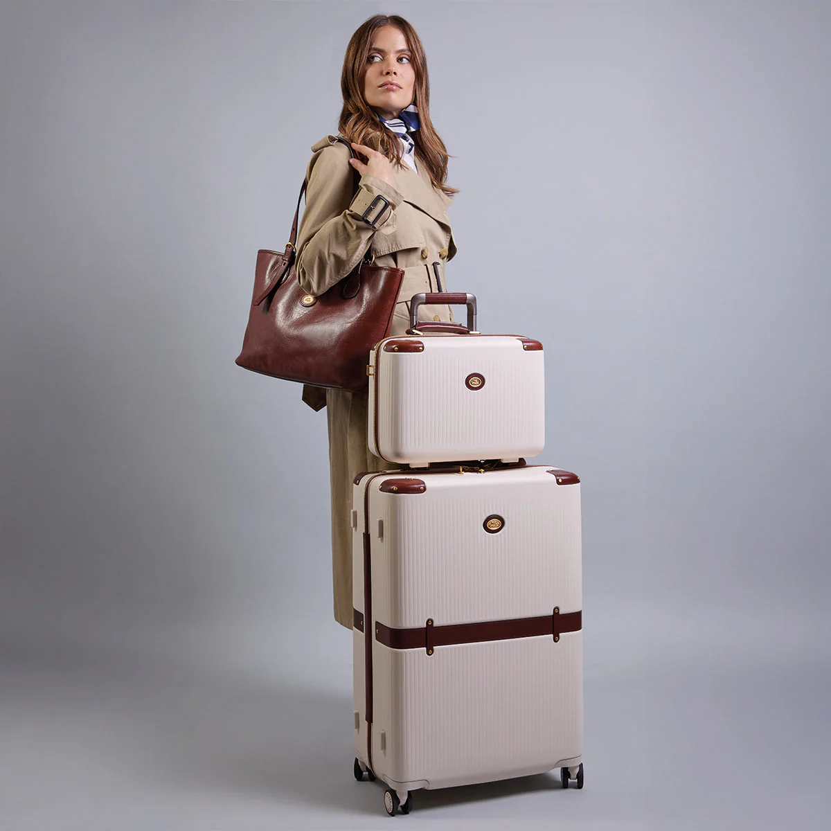 Leather and polycarbonate beauty case - Image 7
