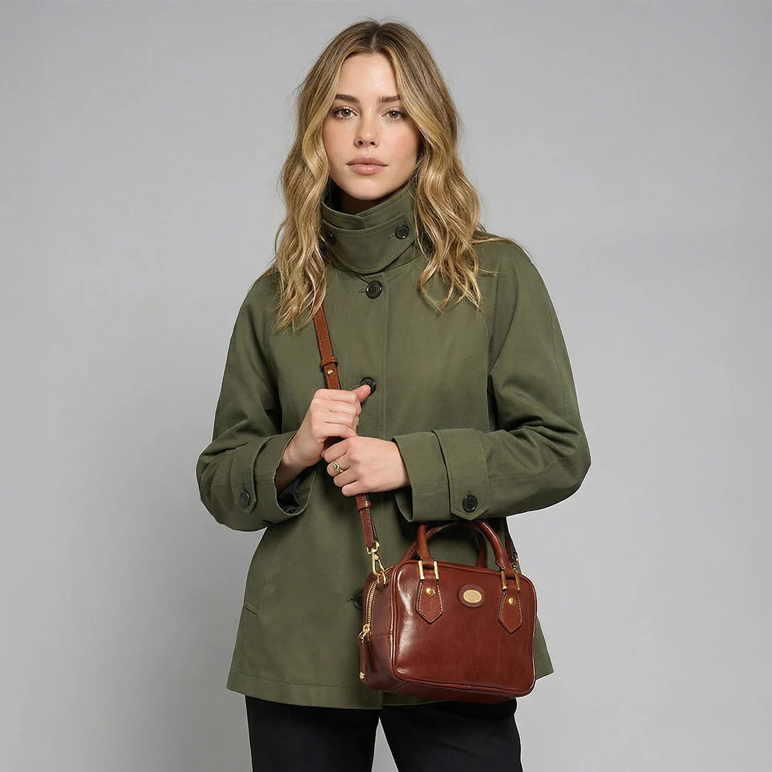 Leather satchel with removable strap - Image 7