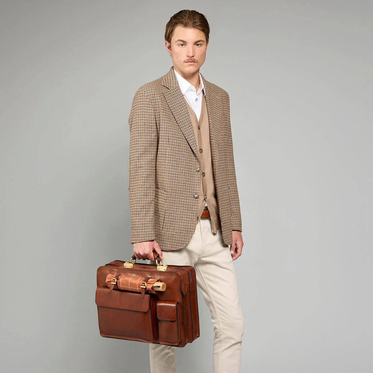 Men's leather briefcase with shoulder strap - Image 6