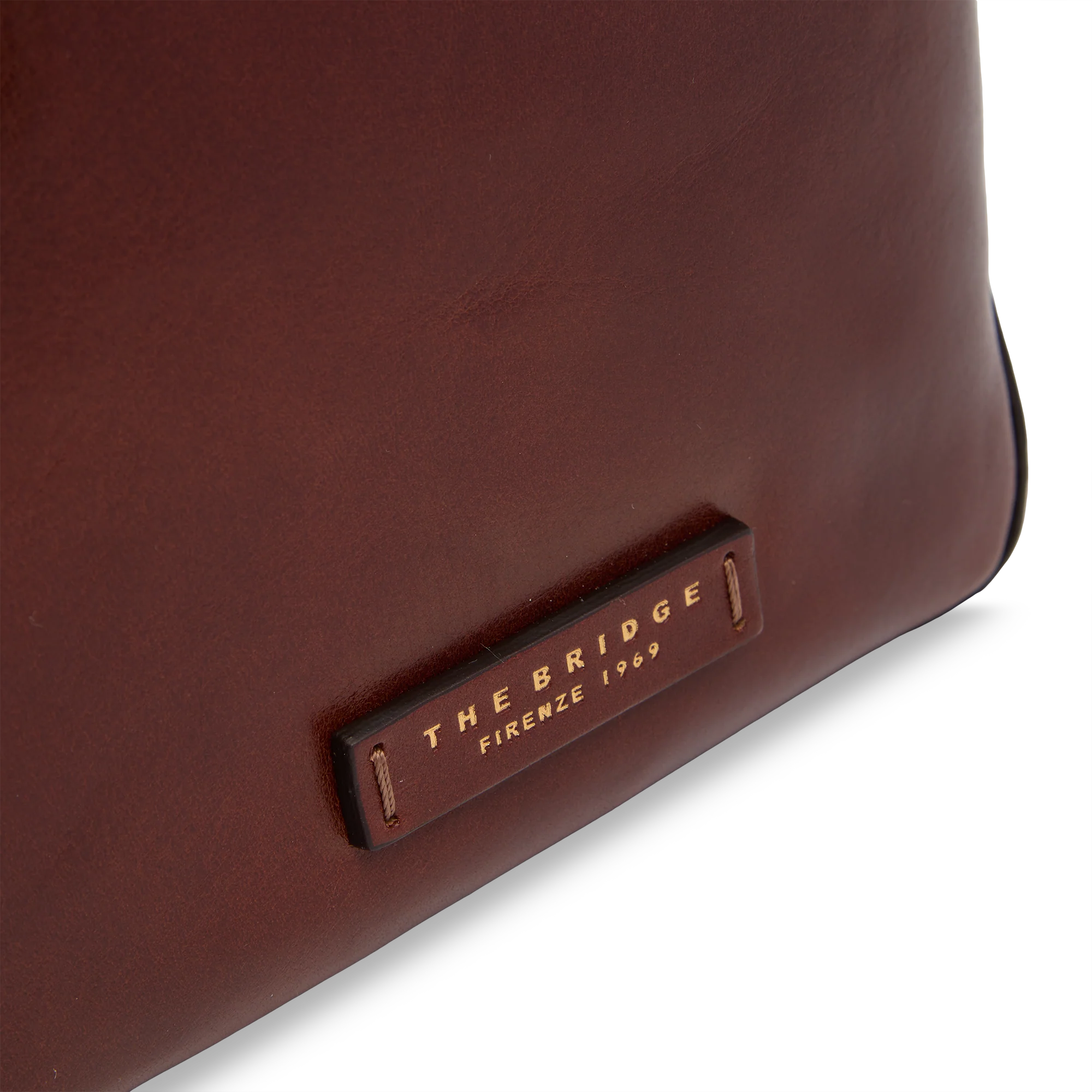 Leather bucket bag with shoulder strap and handle - Image 5