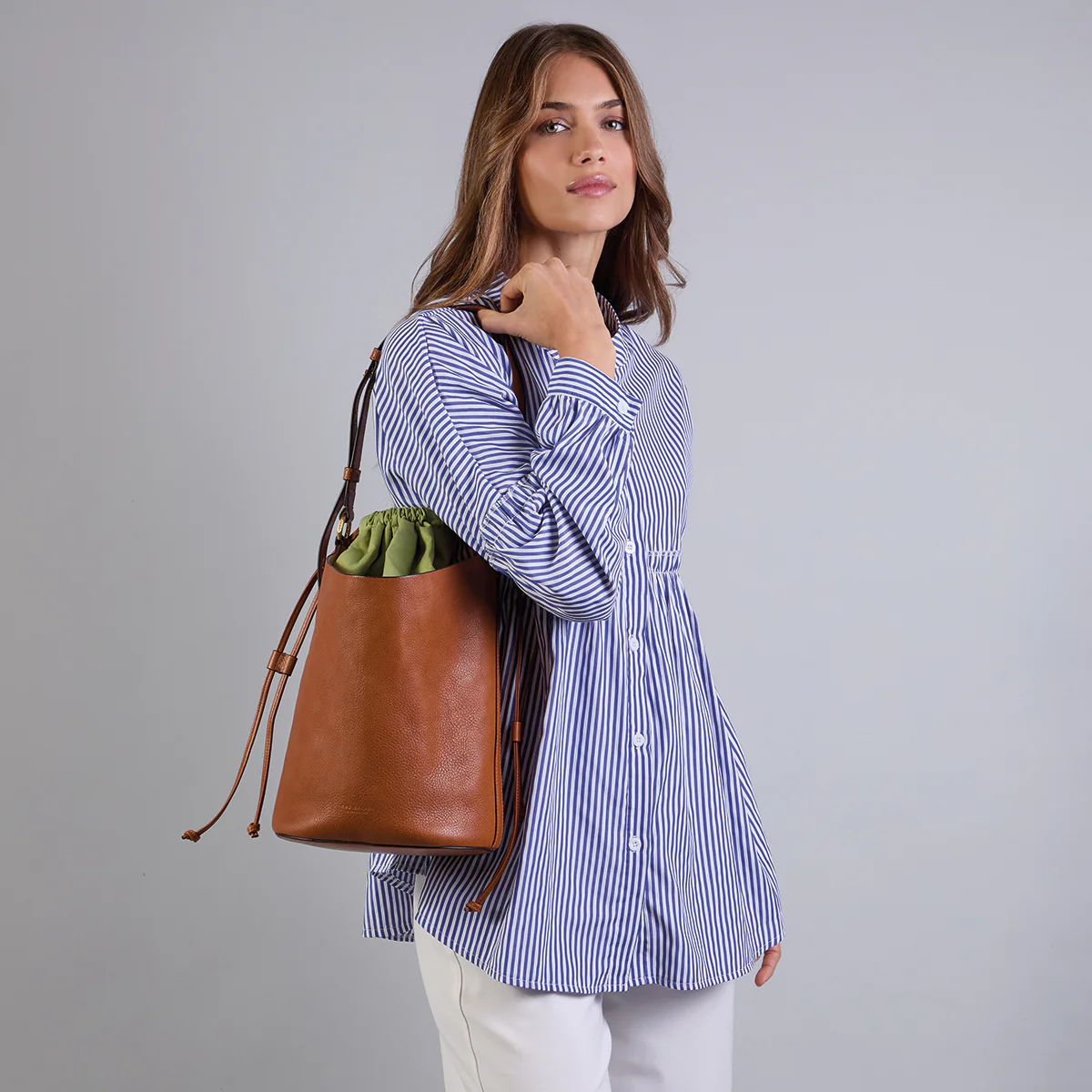 Soft leather bucket bag - Image 6
