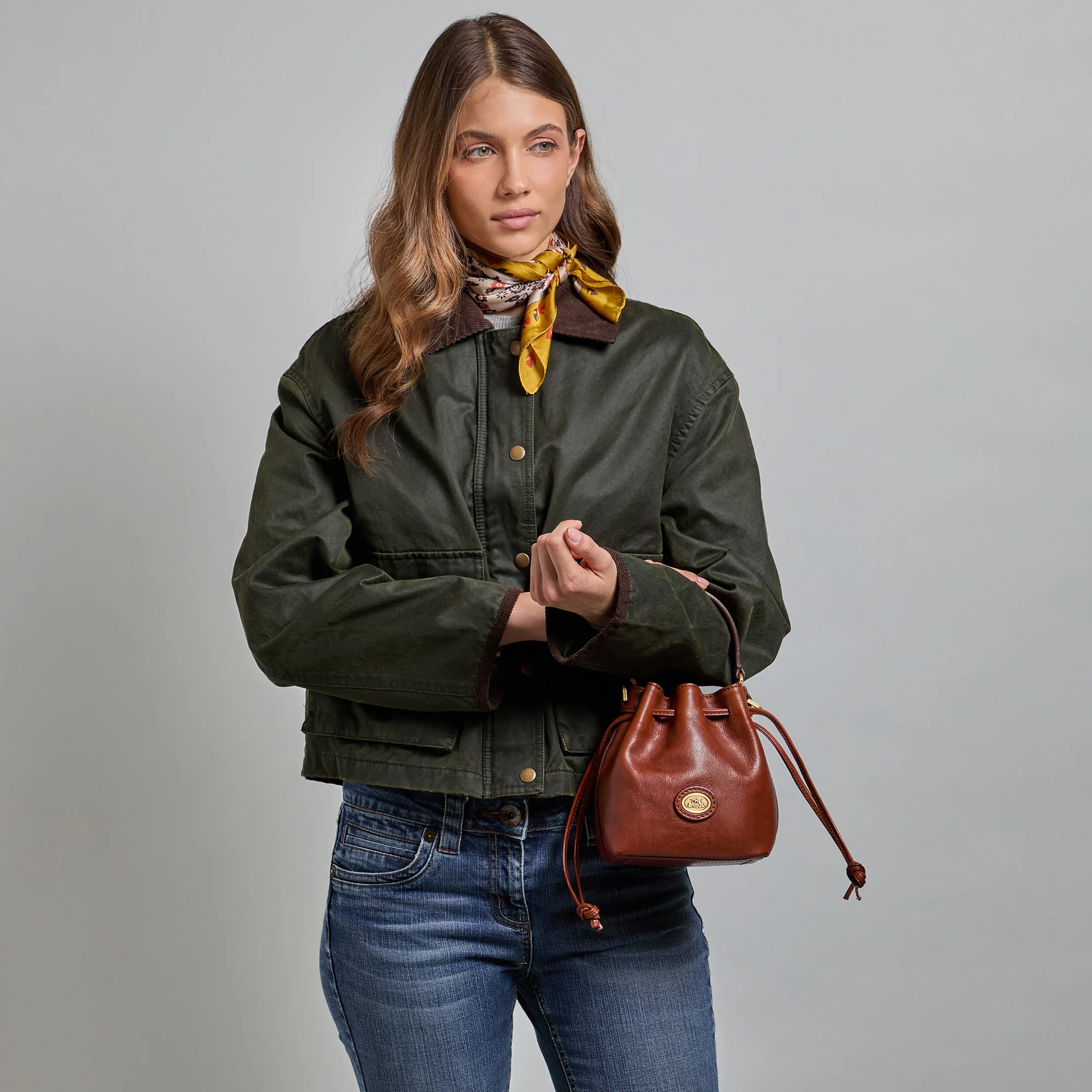 Mini leather bucket bag with shoulder strap - Image 7