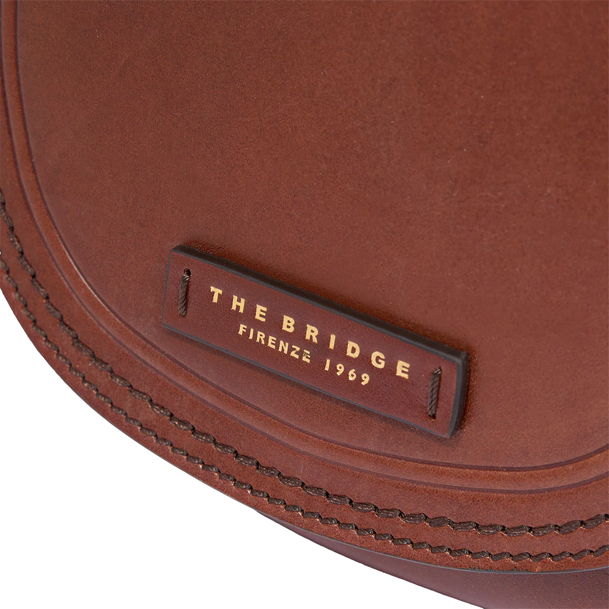Leather crossbody bag with chain strap - Image 5