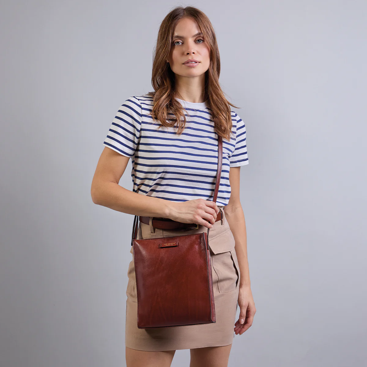 Small leather crossbody bag - Image 6