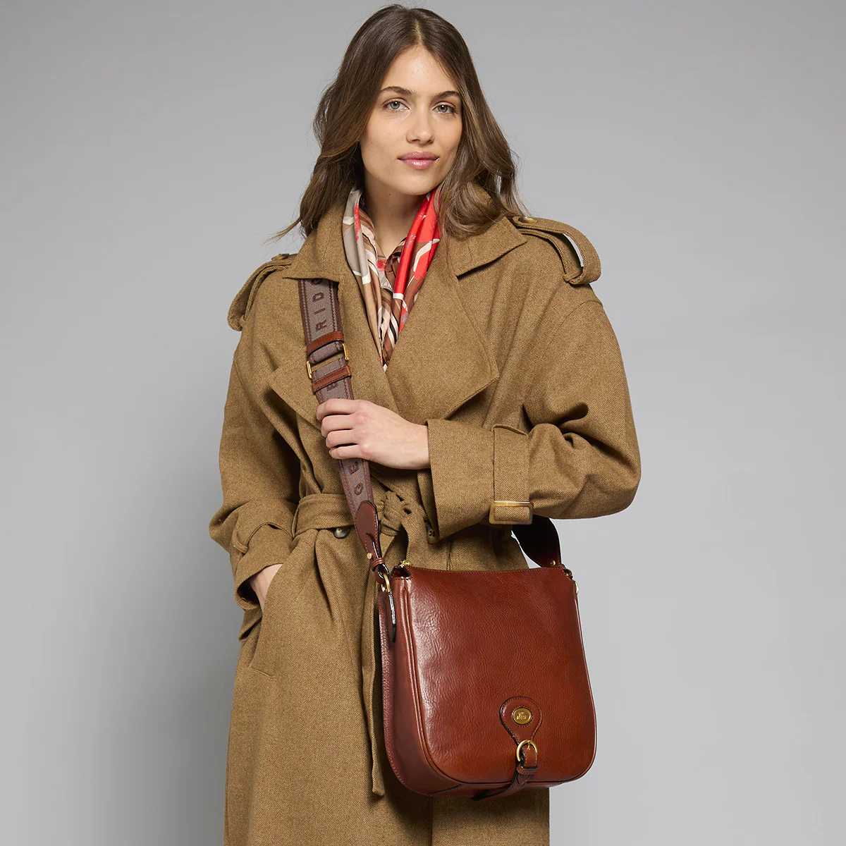 Leather crossbody bag for women with zip closure - Image 6