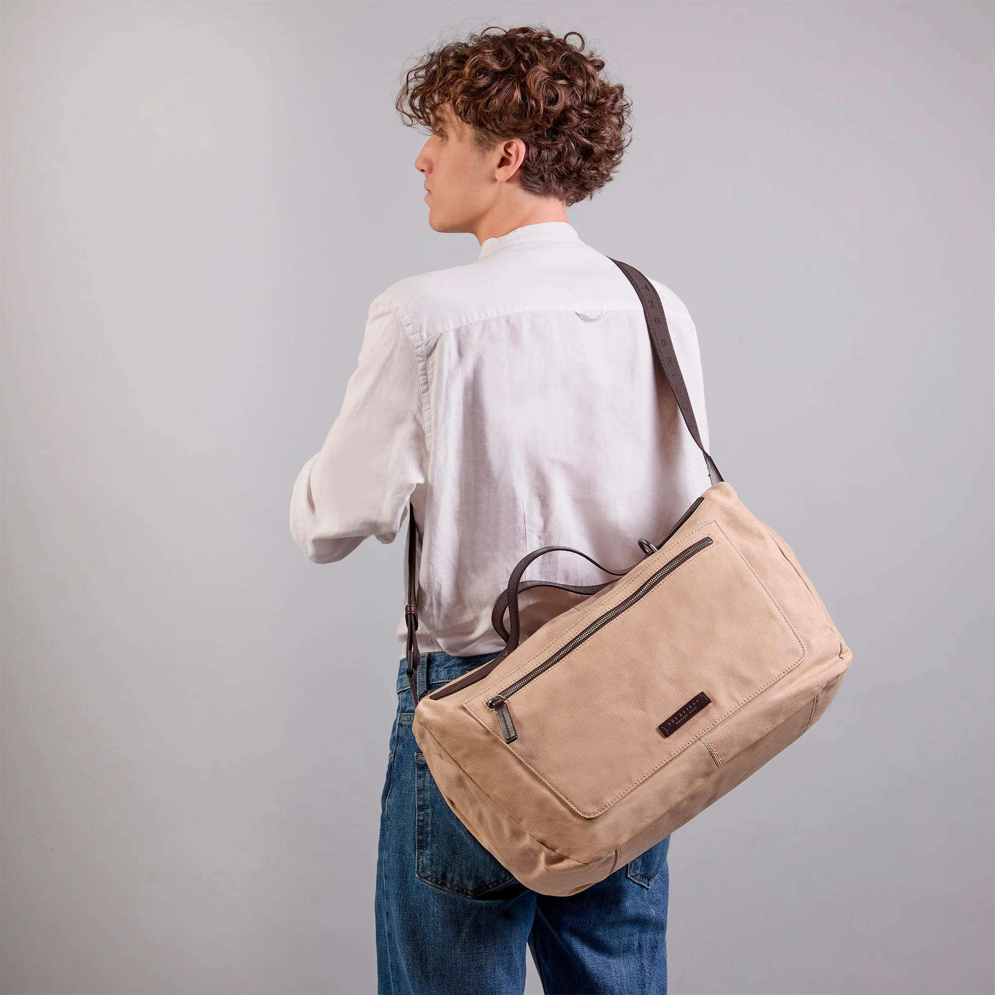 Leather and fabric travel duffle bag with shoulder strap - Image 6