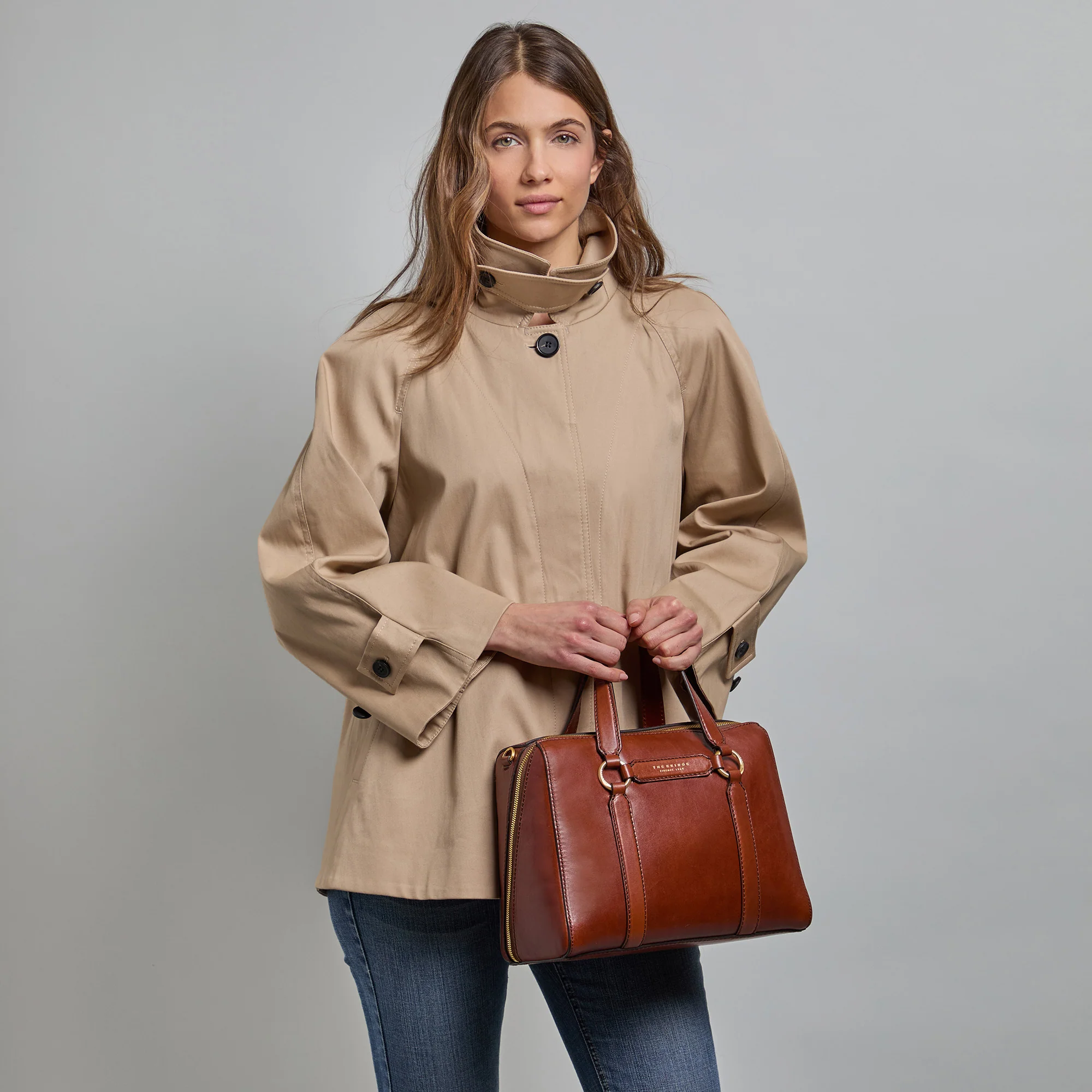 Large leather handbag with shoulder strap - Image 6