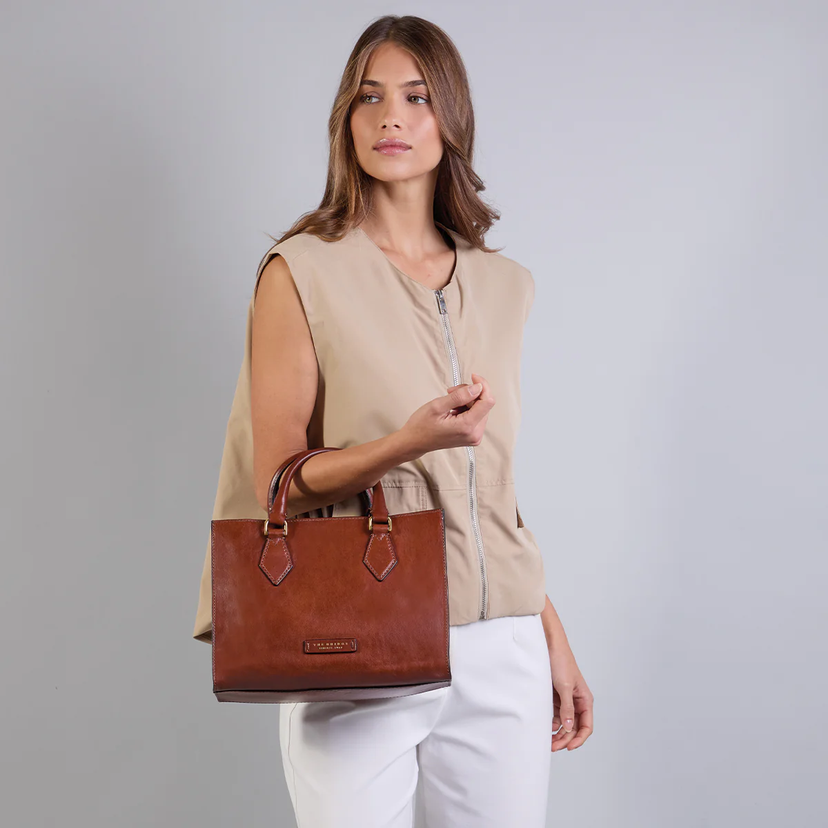 Leather handbag with detachable strap - Image 6