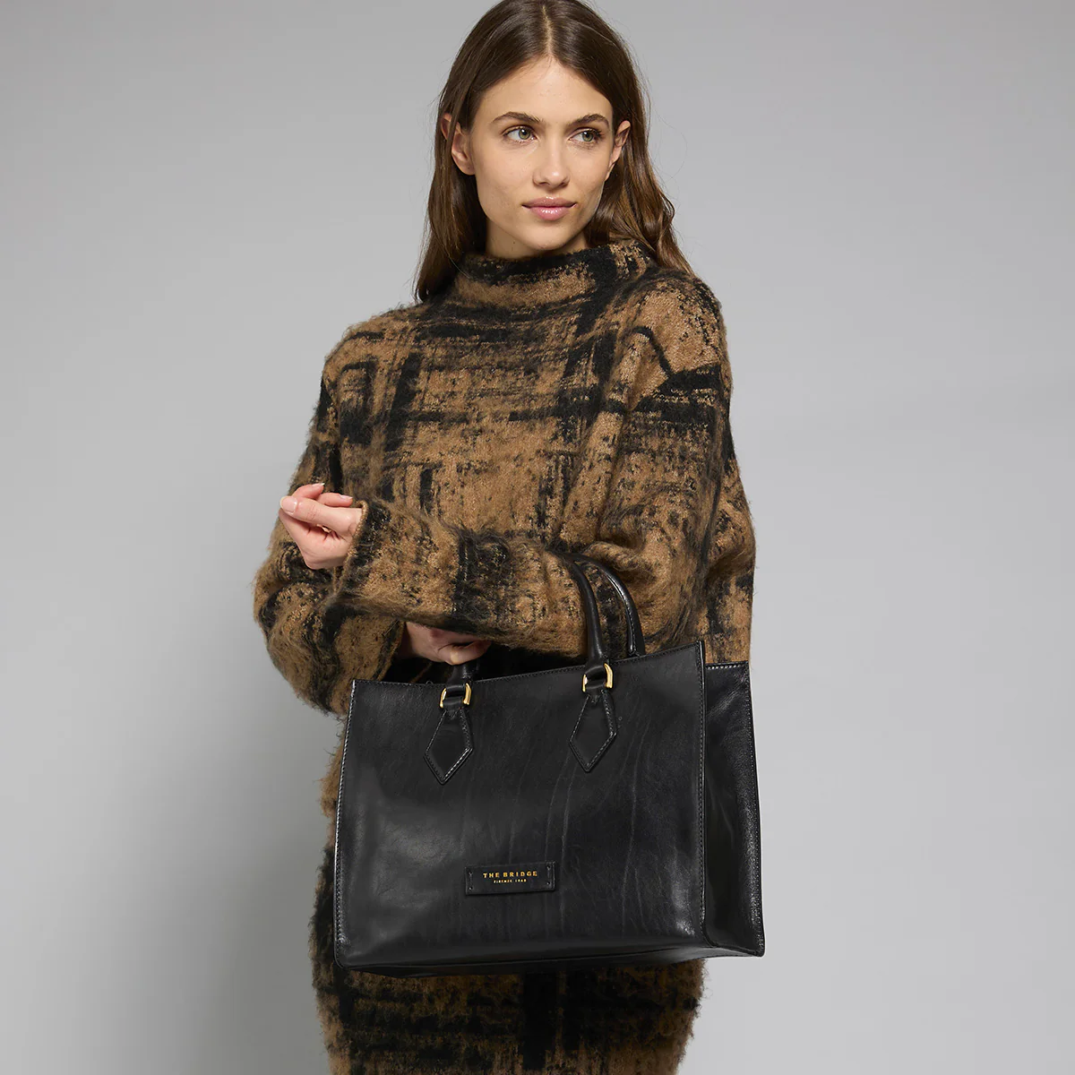 Leather handbag with removable shoulder strap - Image 6