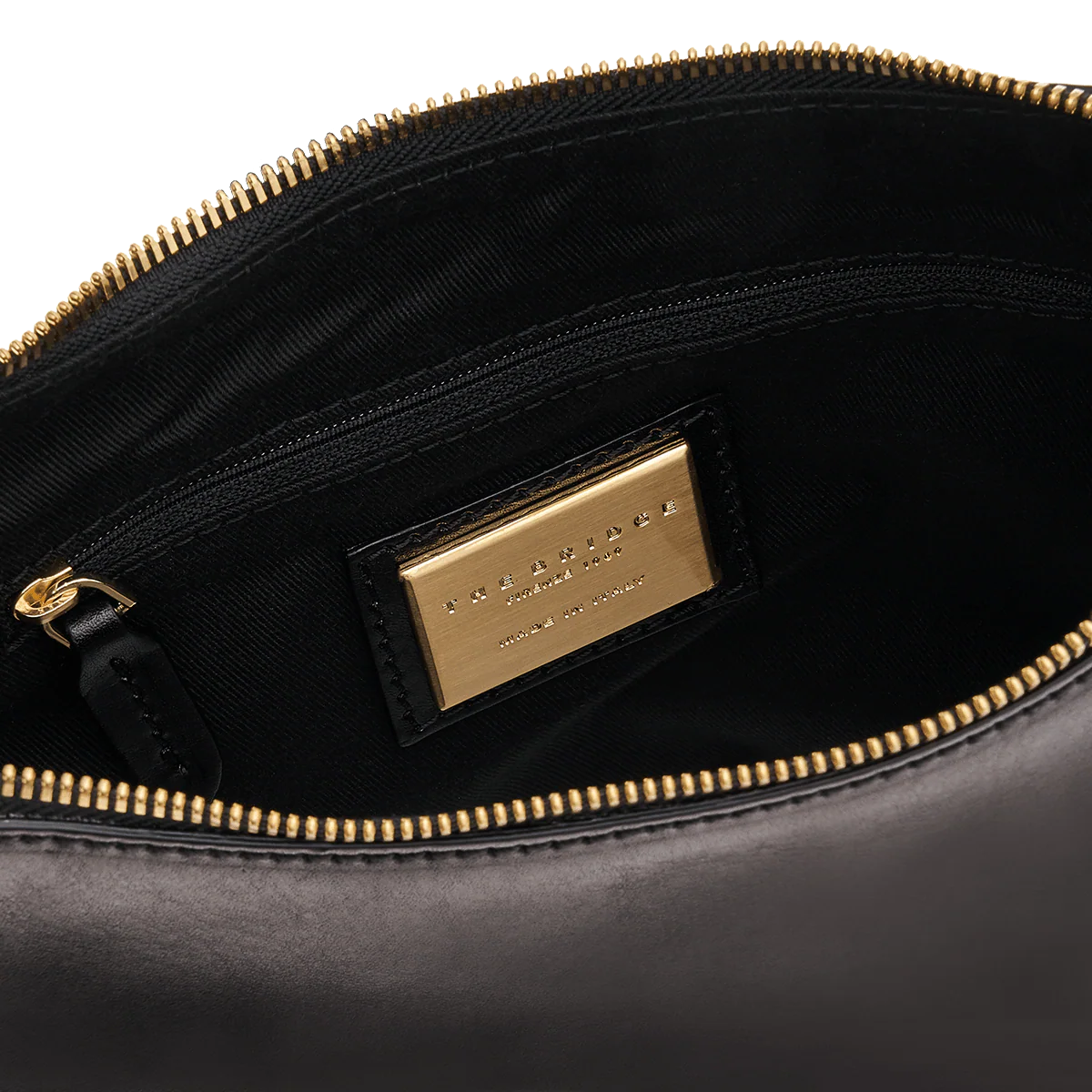 Leather crossbody bag with zipper closure - Image 2