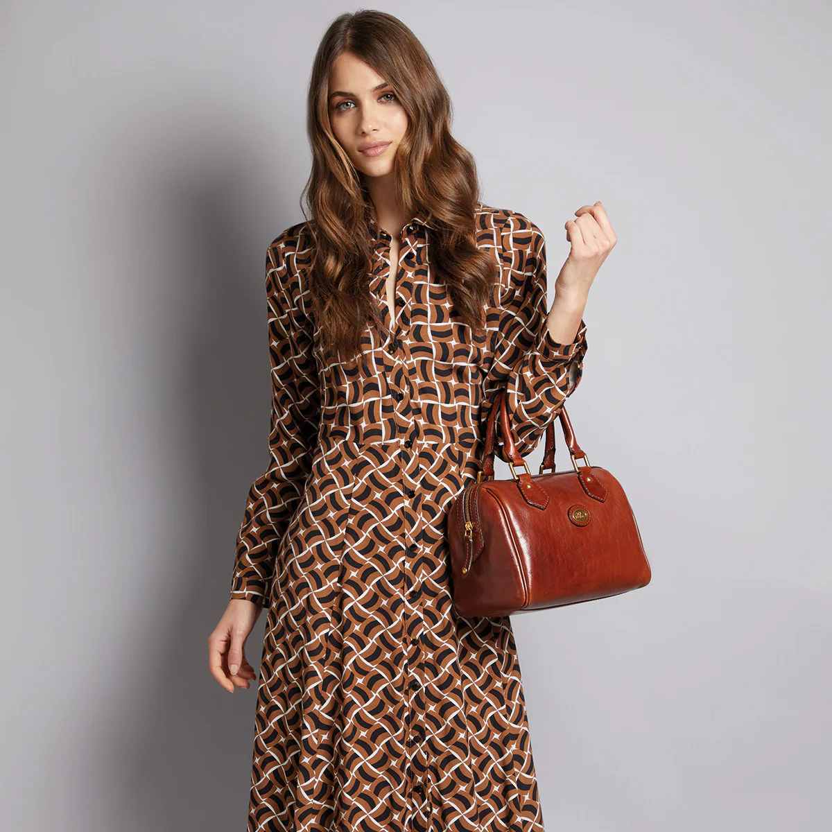 Leather boston bag with removable shoulder strap - Image 5