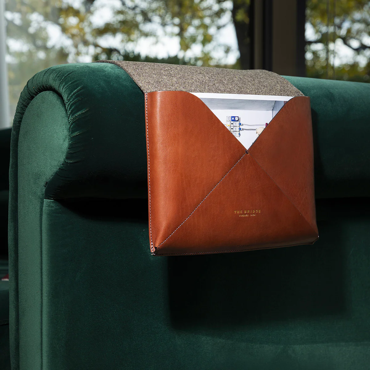 Magazine holder - Image 3