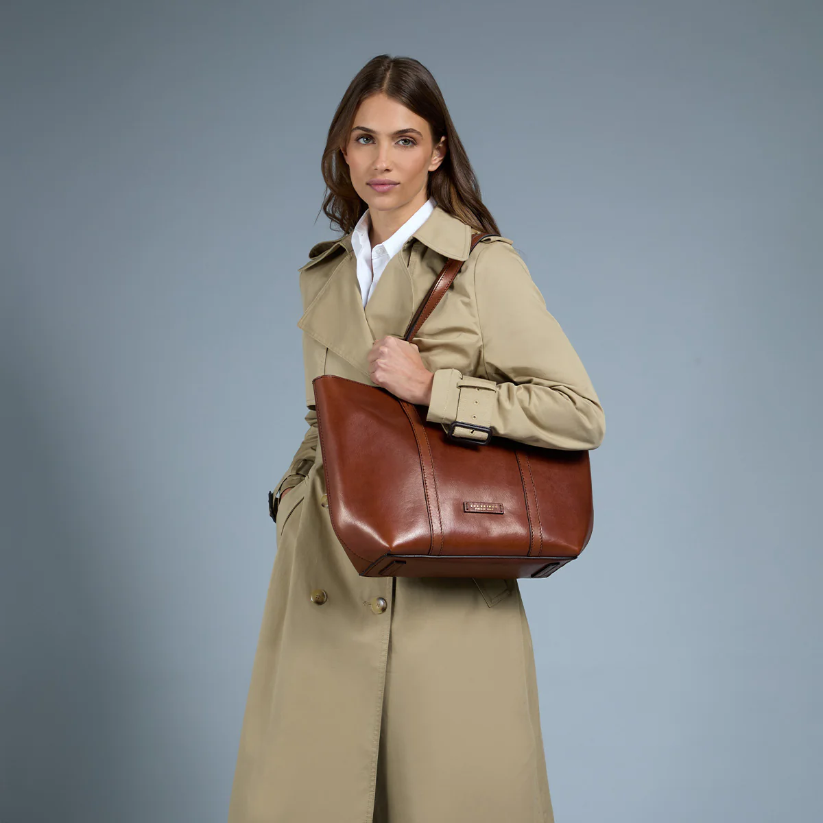 Leather shopper bag with zipper closure - Image 3