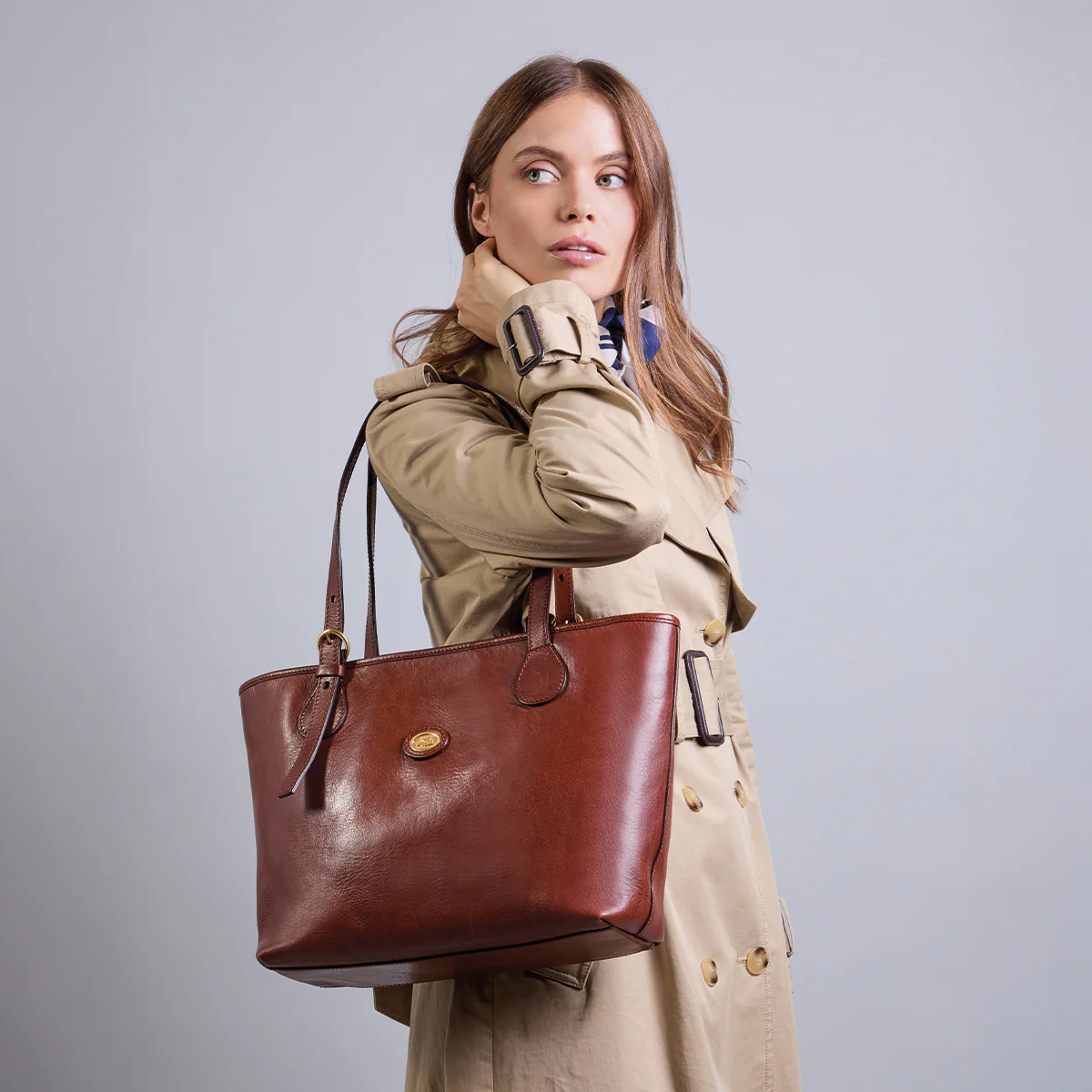 Leather shopper bag with zip - Image 5