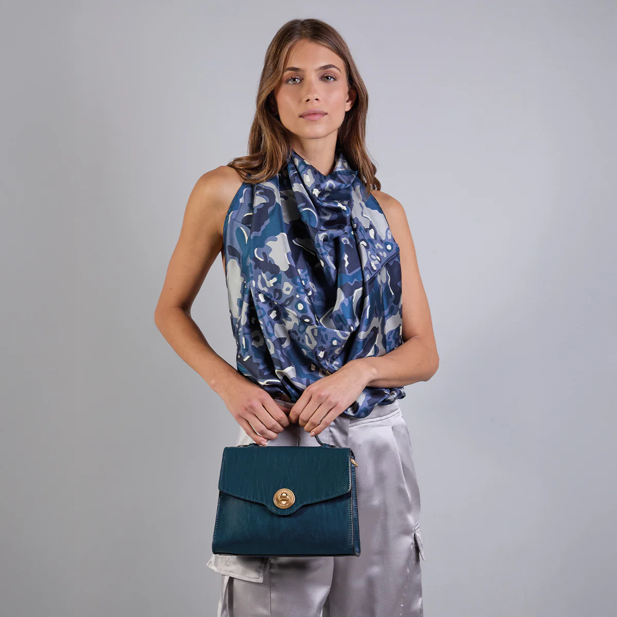 Women’s leather bag with removable shoulder strap - Image 8