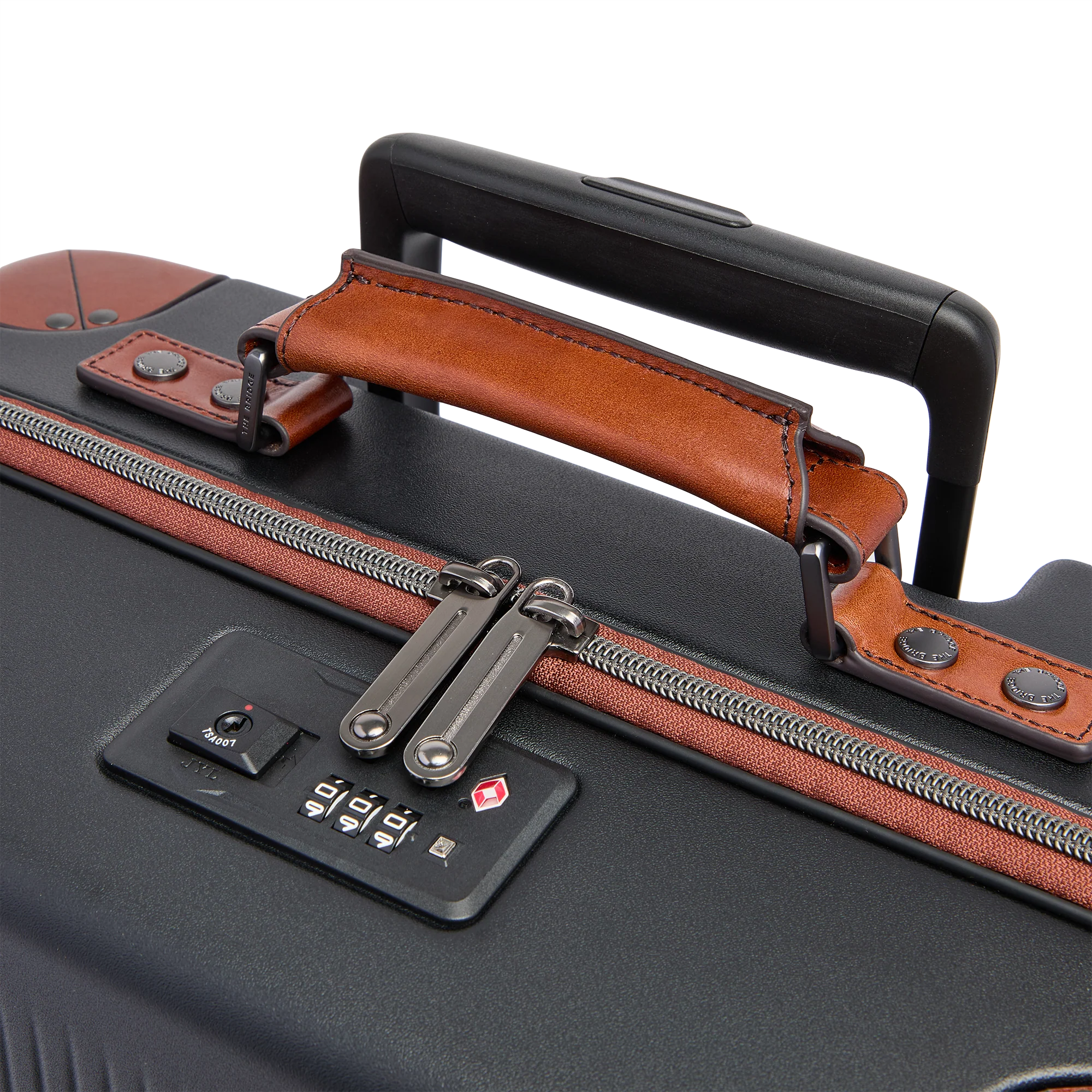 Leather and polycarbonate cabin trolley - Image 5